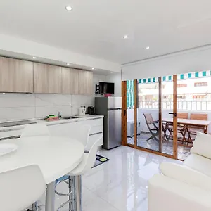 apartamento-sara-en-torviscas-bajo.adeje-hotels.com/